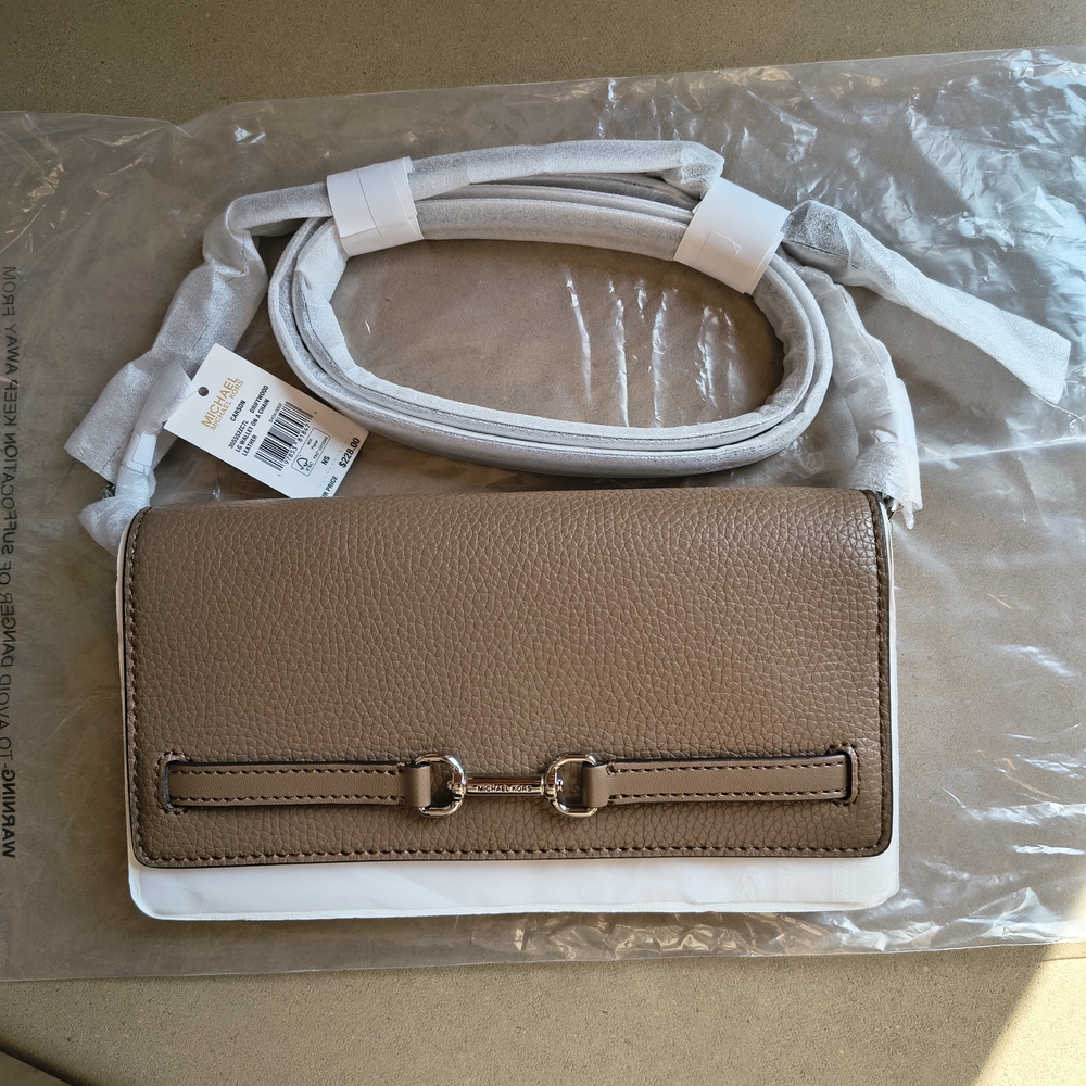 Michael Kors $228 Retail LG Wallet On A Chain